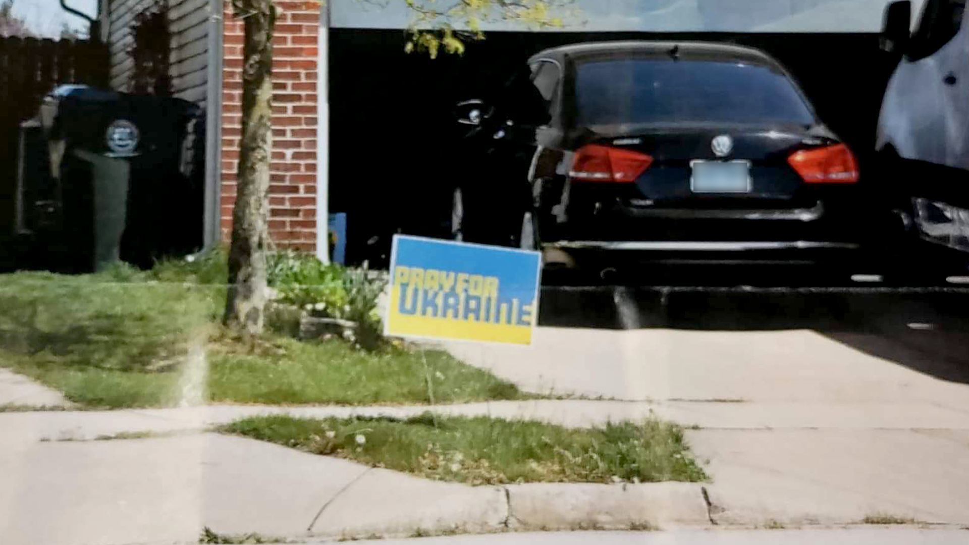 4-28 VALENTE SIGN PICTURE.png
