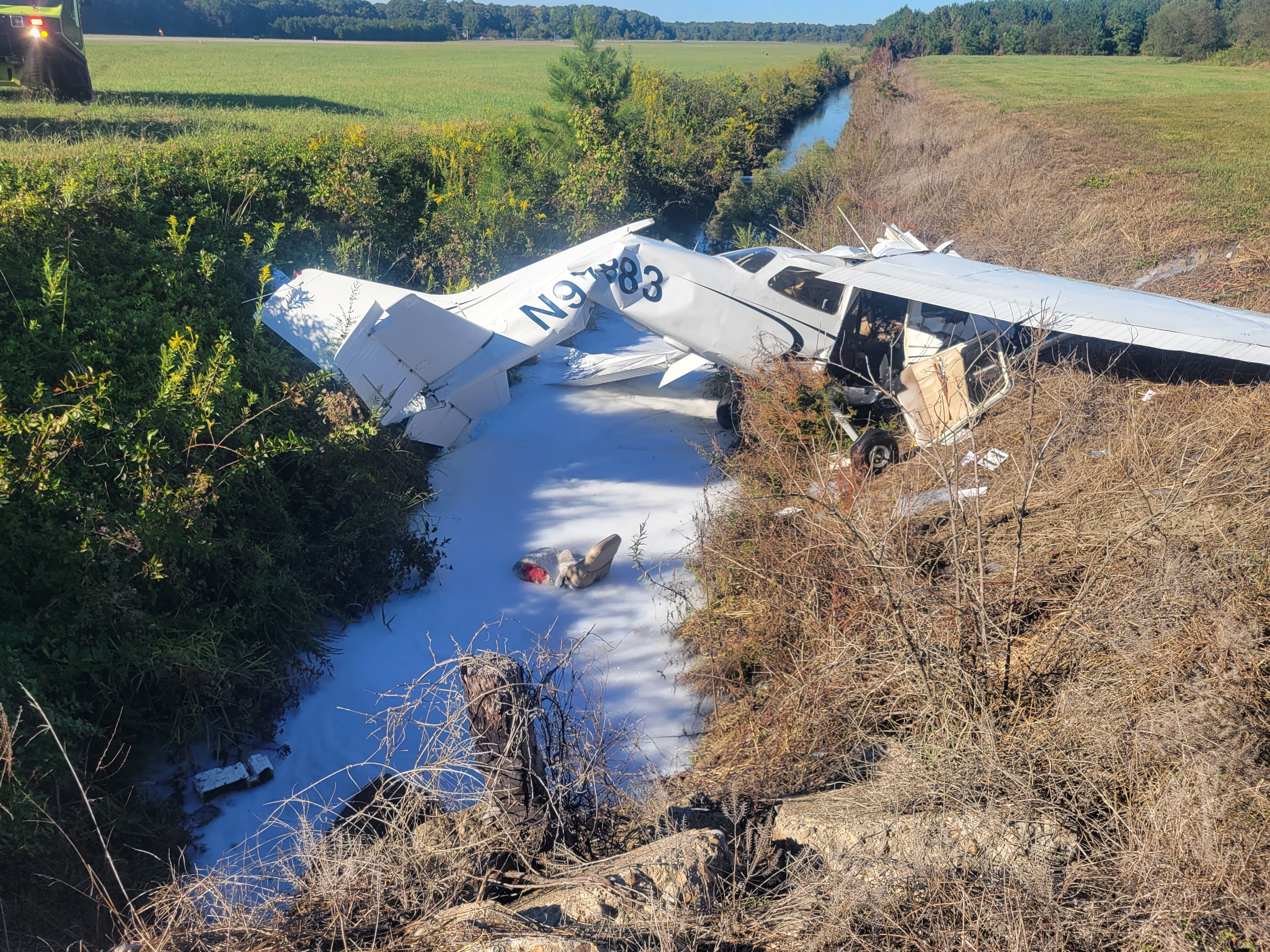 1 dead, 2 injured after small plane crashes during take-off at Newport News-Williamsburg International Airport