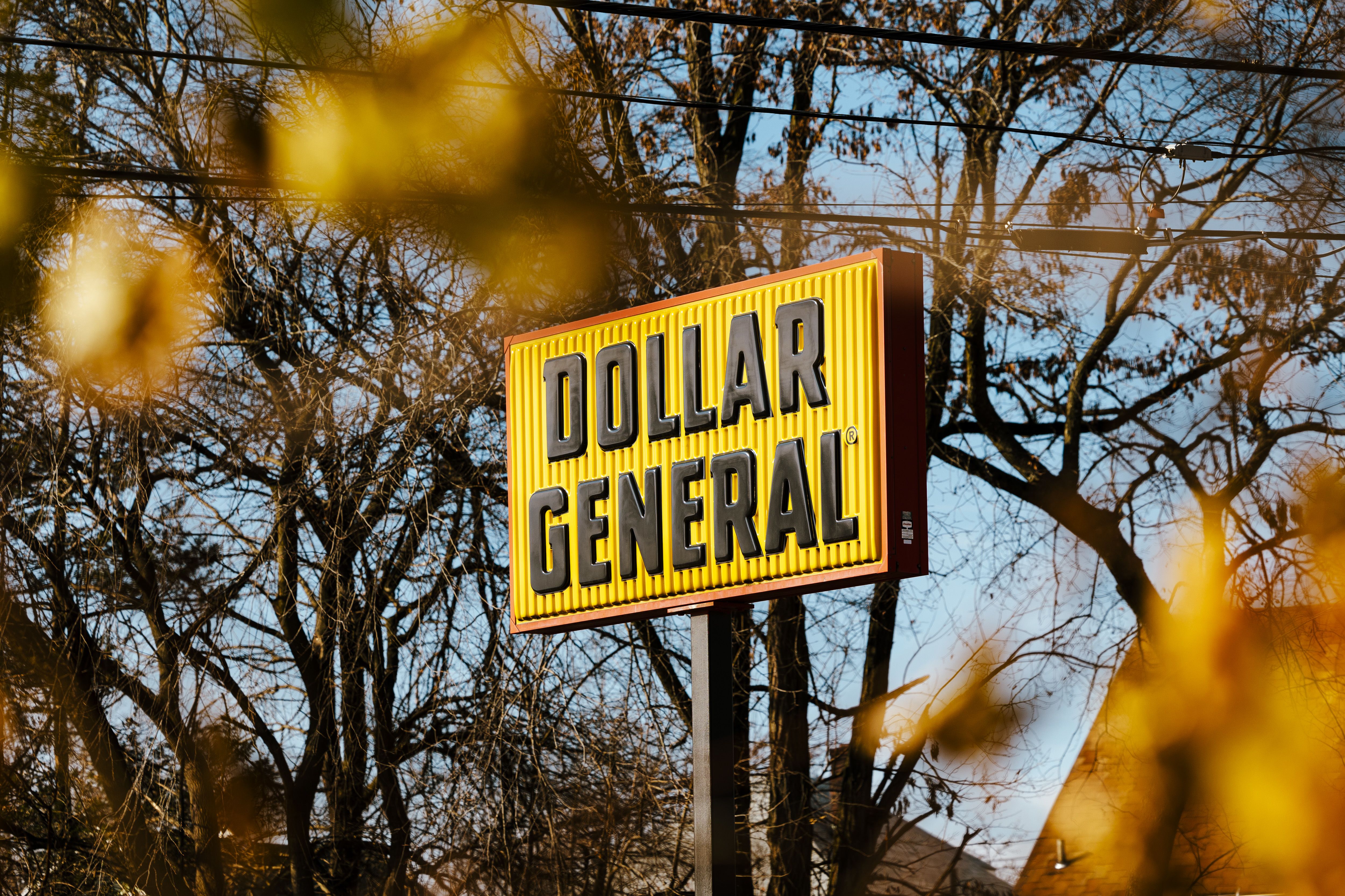 Dollar General sign