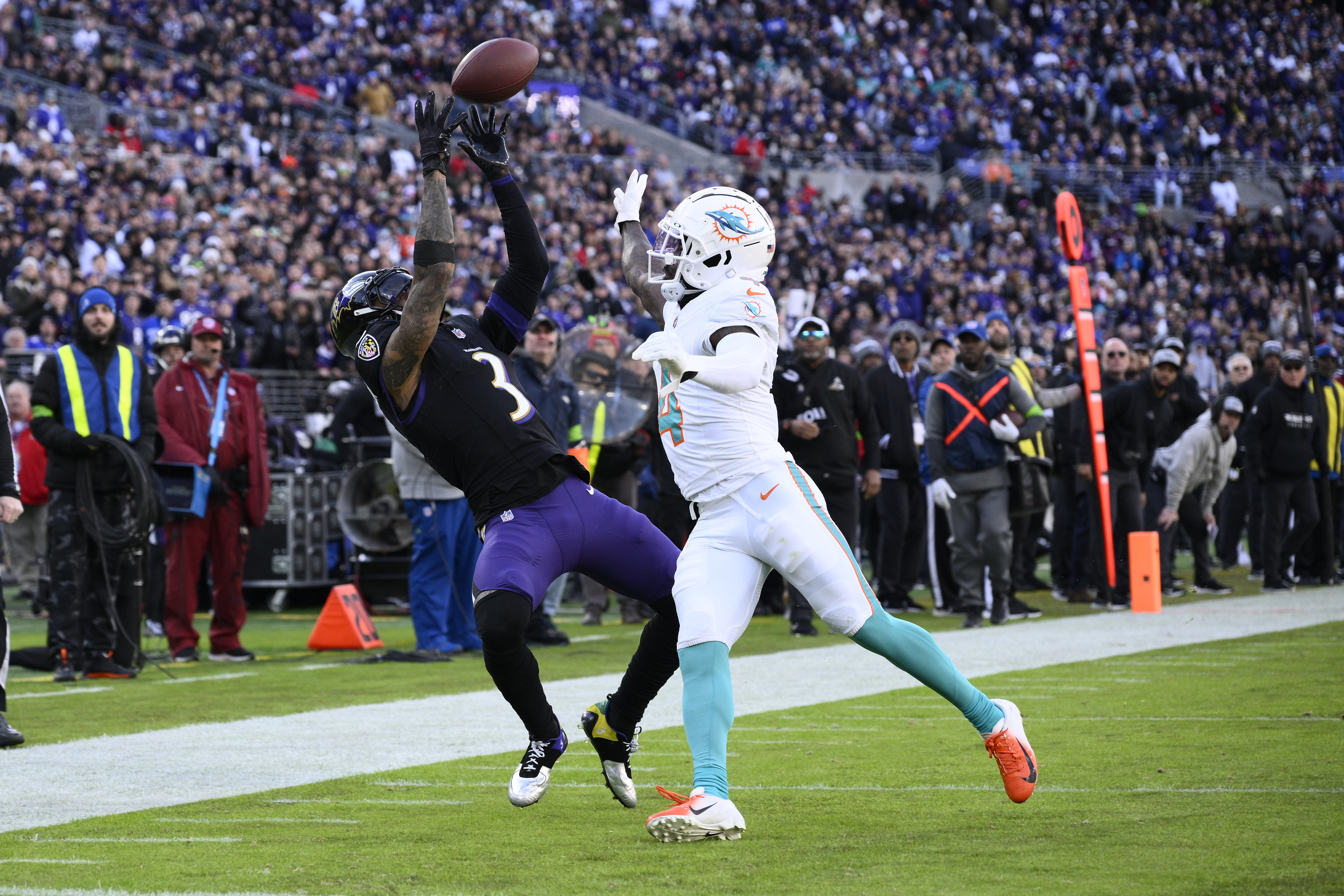 Dolphins Ravens Football