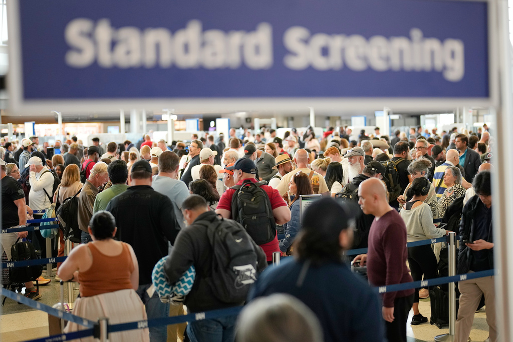 Record-high passenger wait times at airports, but no deal yet on the 40th day of the shutdown
