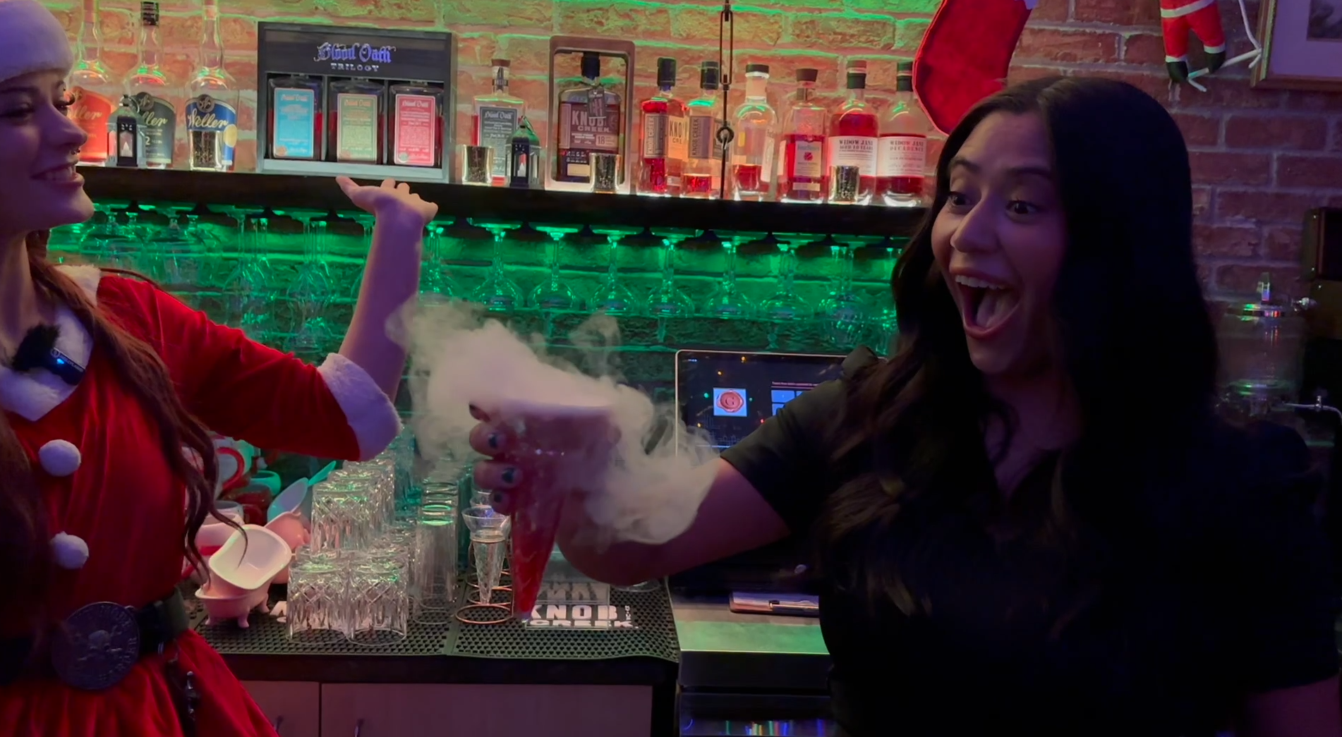 Gatsby Bar Mistletoe Magic.png