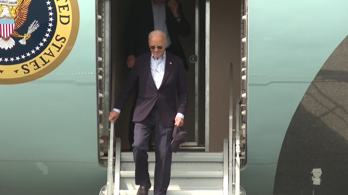 BIDEN LANDS IN TALLAHASSEE AIRPORT.jpg