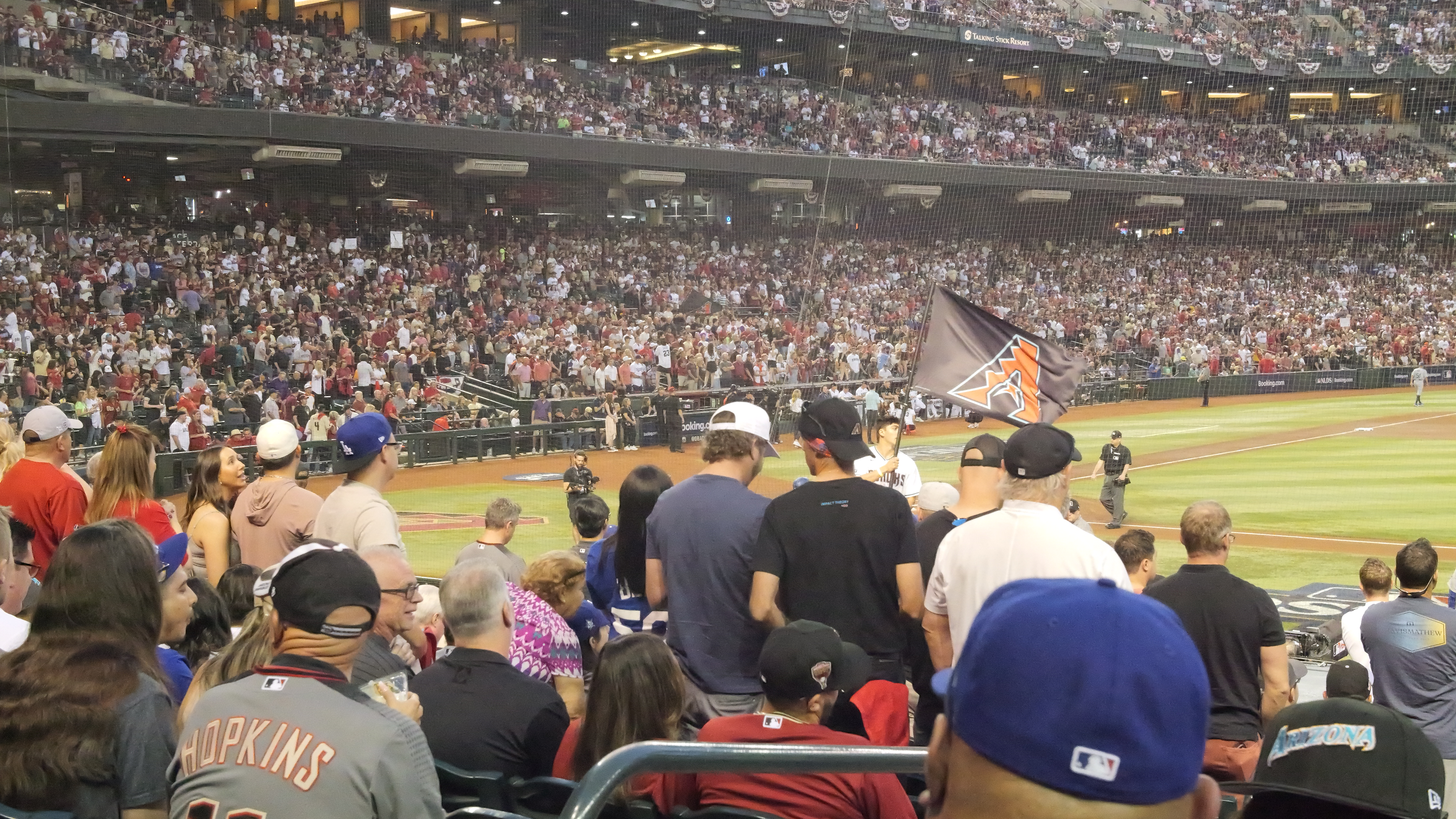 D-backs fans rally for sweep against the Dodgers. 
