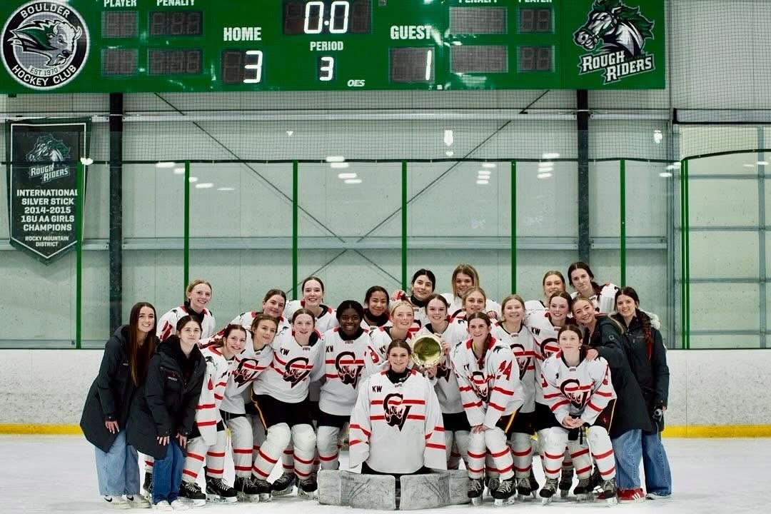 Castle View Sabercat girls' hockey team in Castle Rock 