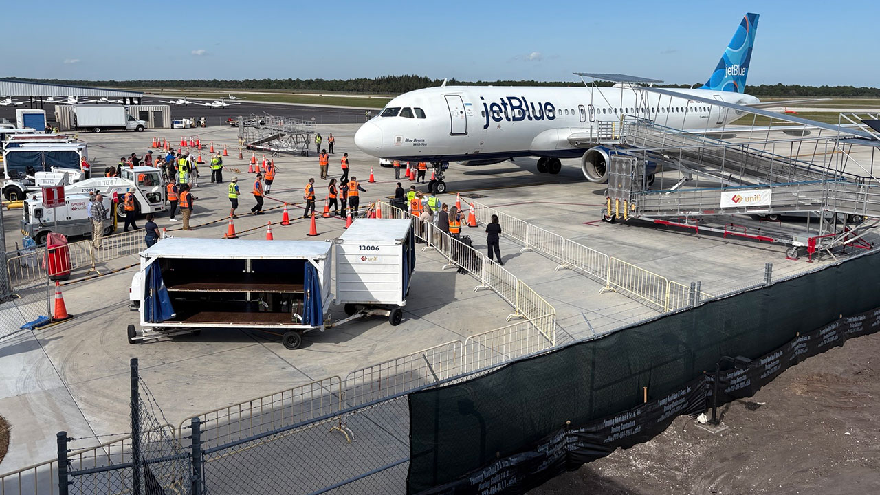 JetBlue flight at Vero Beach Regional Airport.