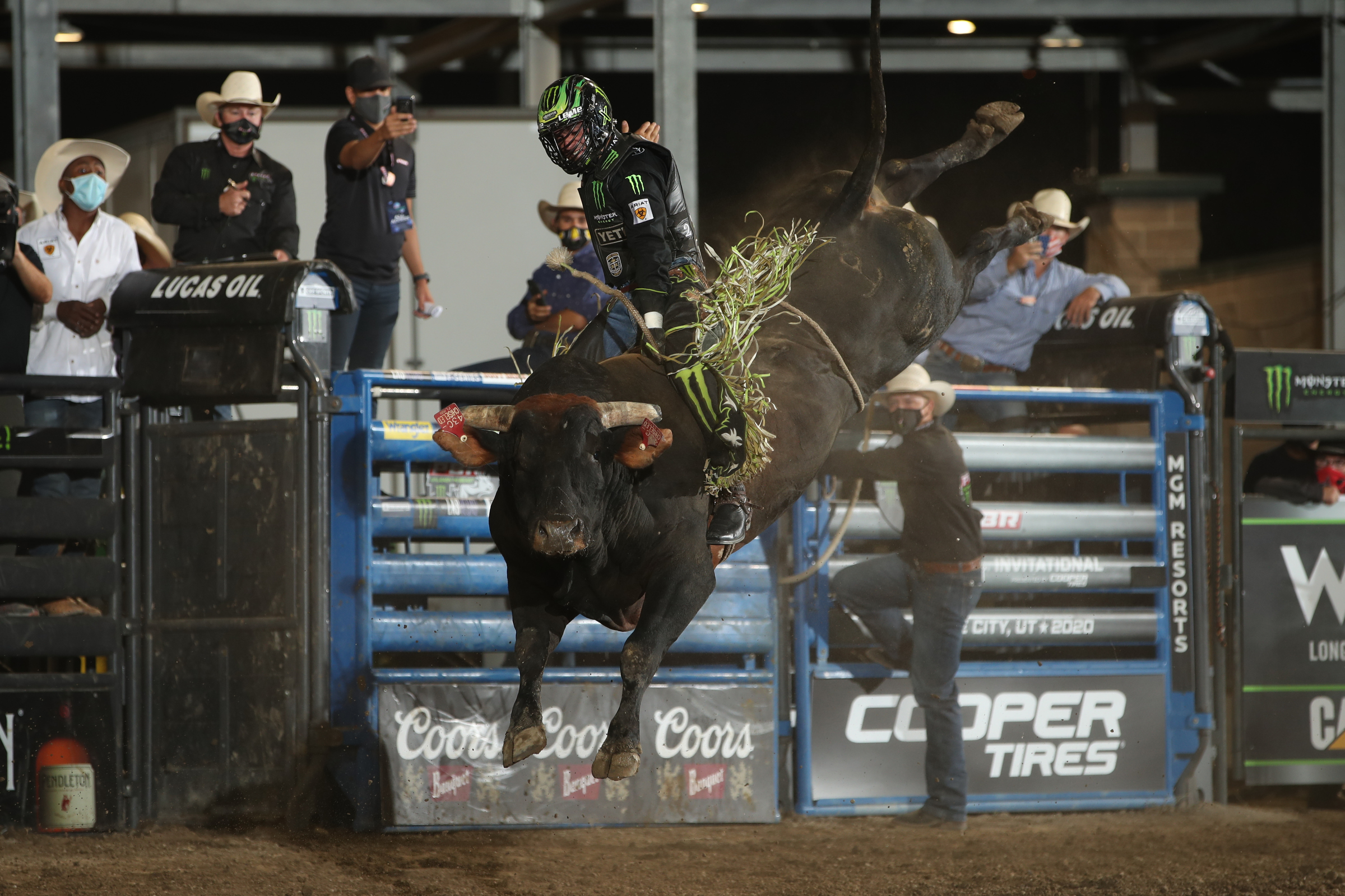 Jose Vitor Leme rides Chiseled for 94 points in Salt Lake City_Courtesy_AndyWatson_BullStockMedia.JPG