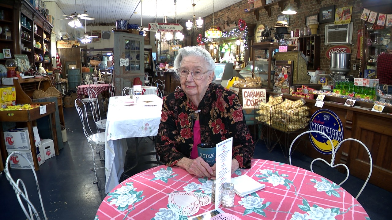 Mama Phillips fried pie lady