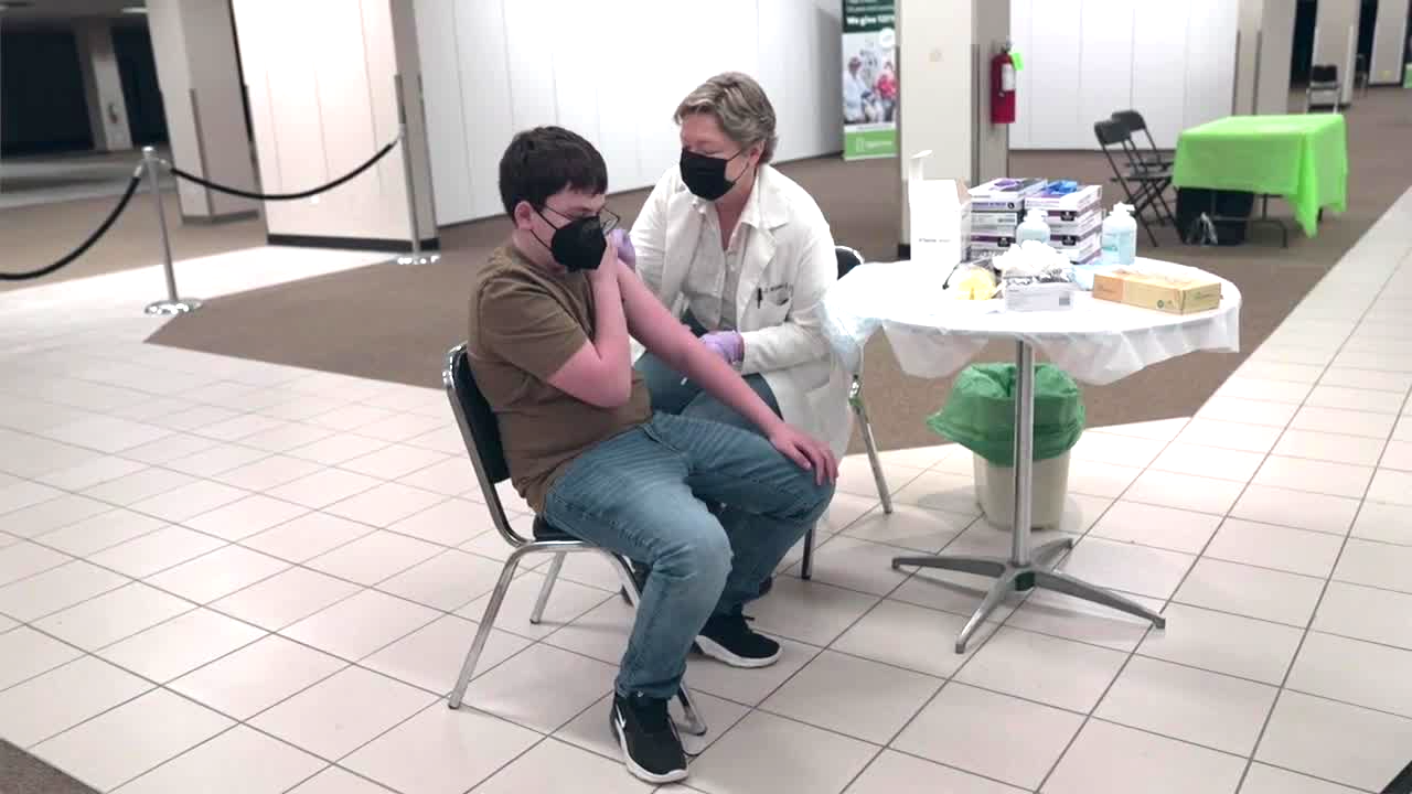 Evan Yaney, 1st 12-15 year-old to get vaccine at Sparrow clinic