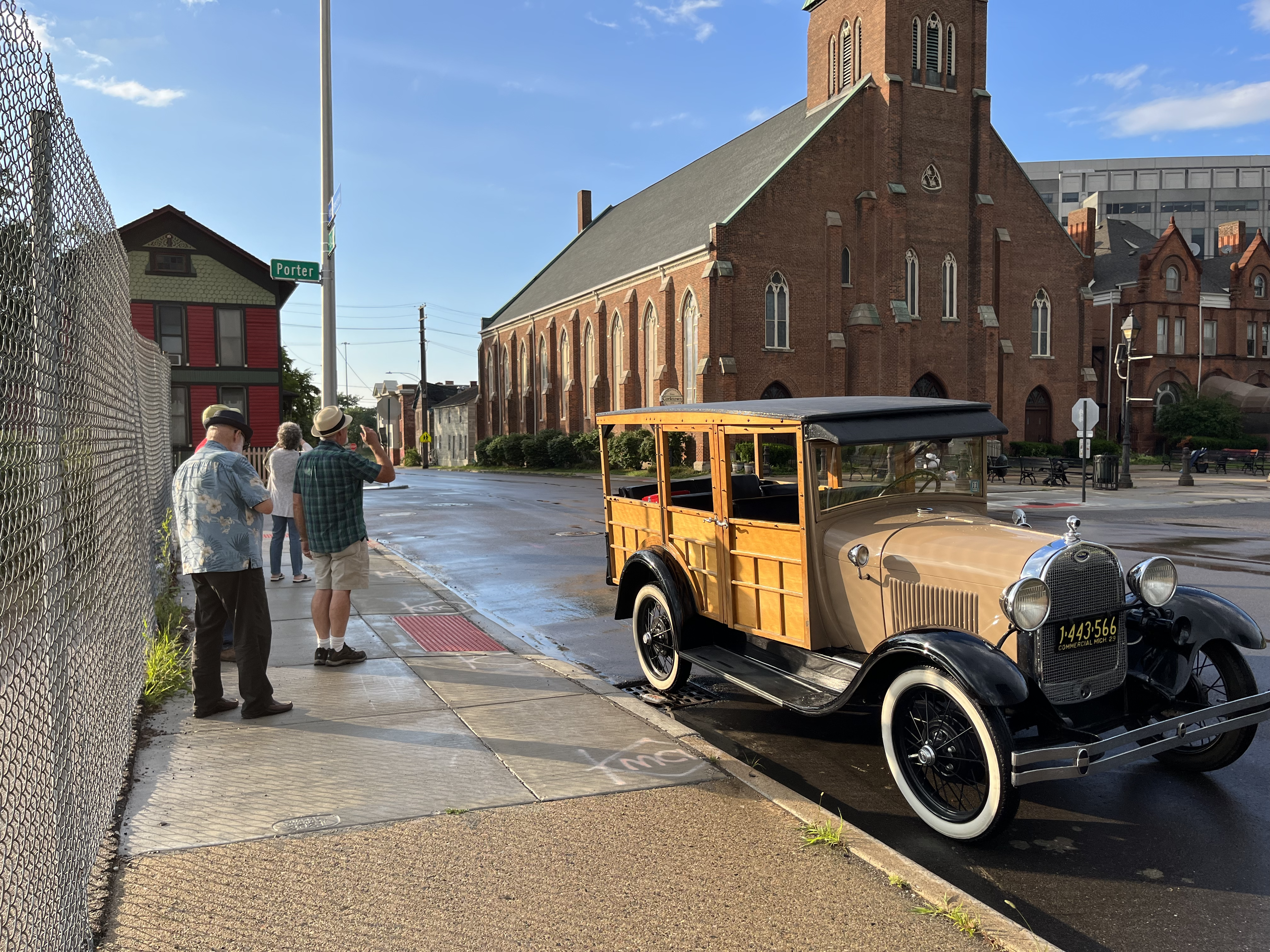 Antiqur car tours 1.png