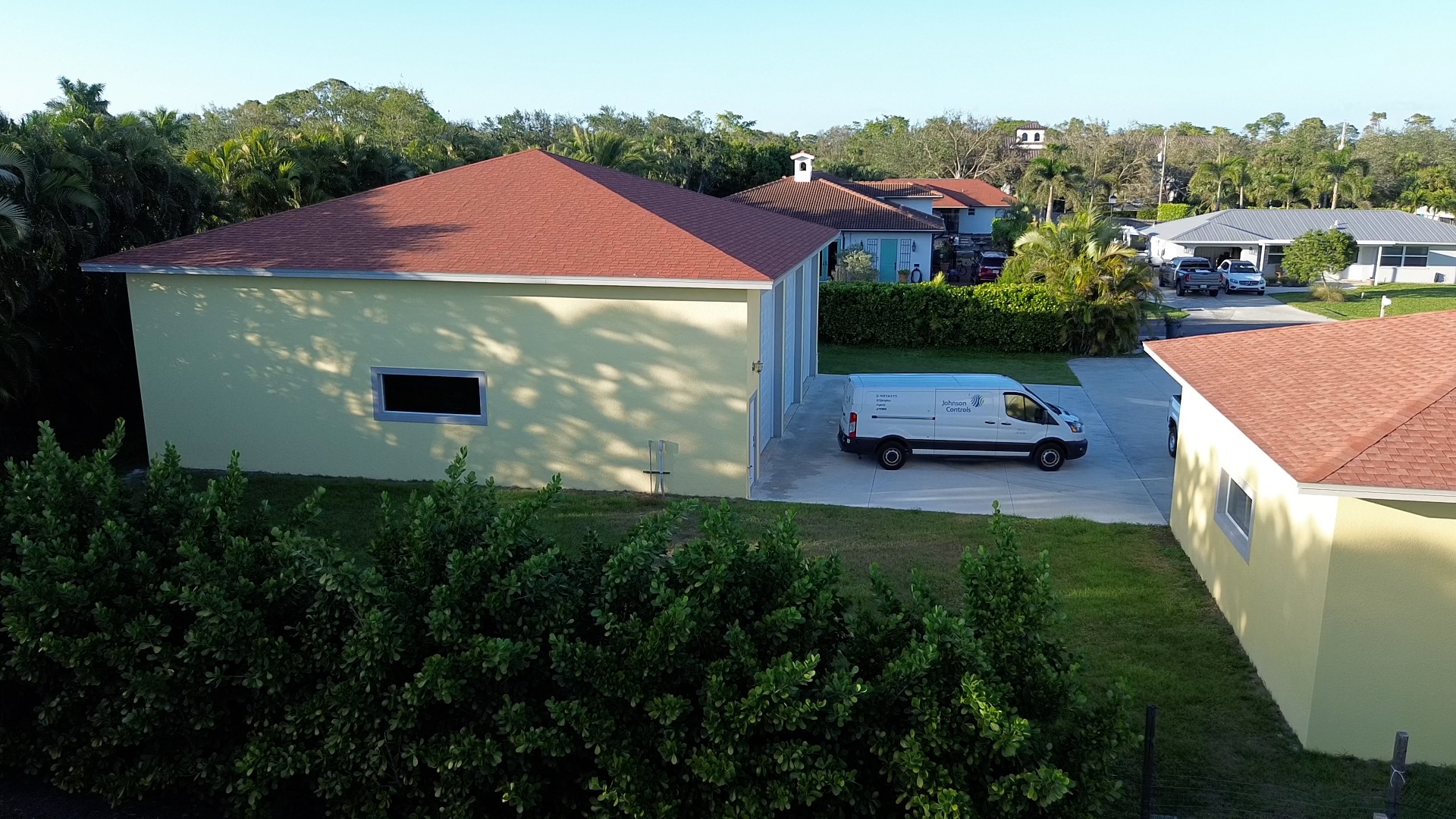 garage1.jpg