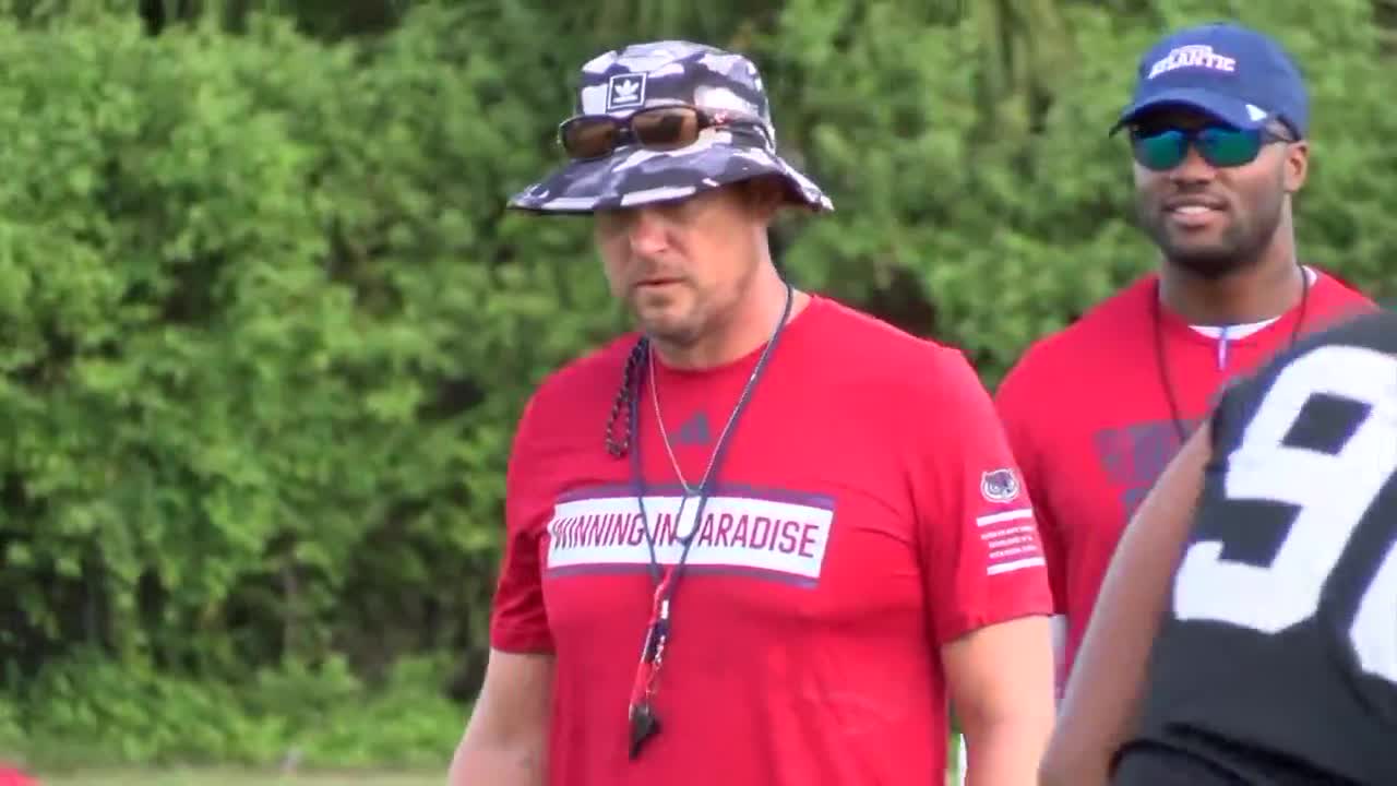 FAU Owls head coach Tom Herman wearing 'Winning in Paradise' shirt at practice in 2023