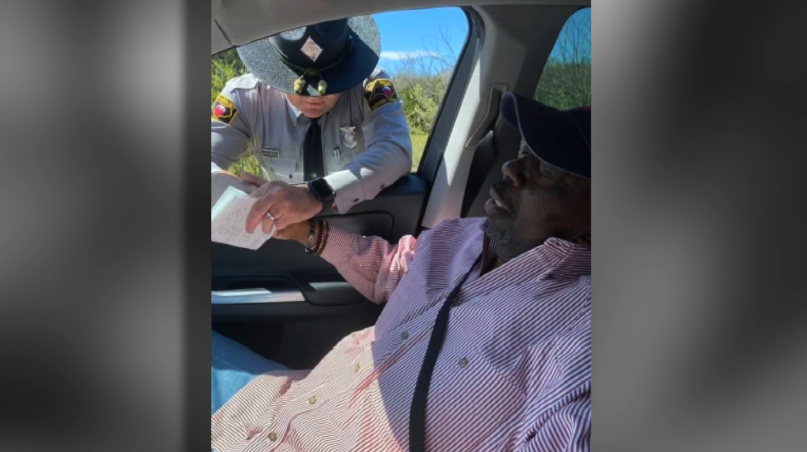 How this powerful picture at a traffic stop has fostered community relationships with police