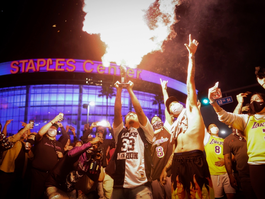 lakers_nba_title_staples_center_101120.jpg