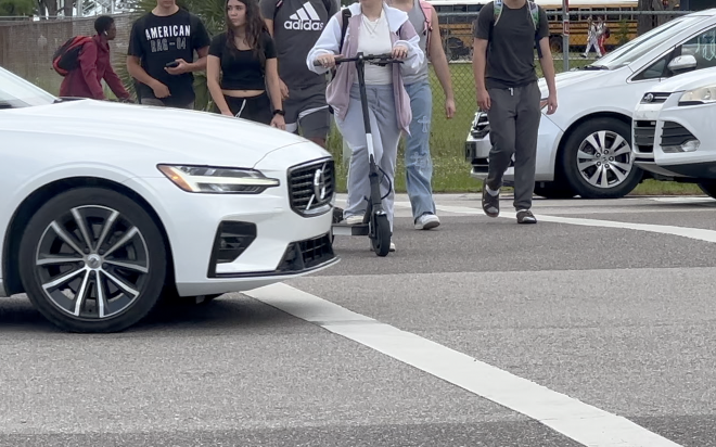 'You risk getting hit by a car': Parents call for change at chaotic crosswalk