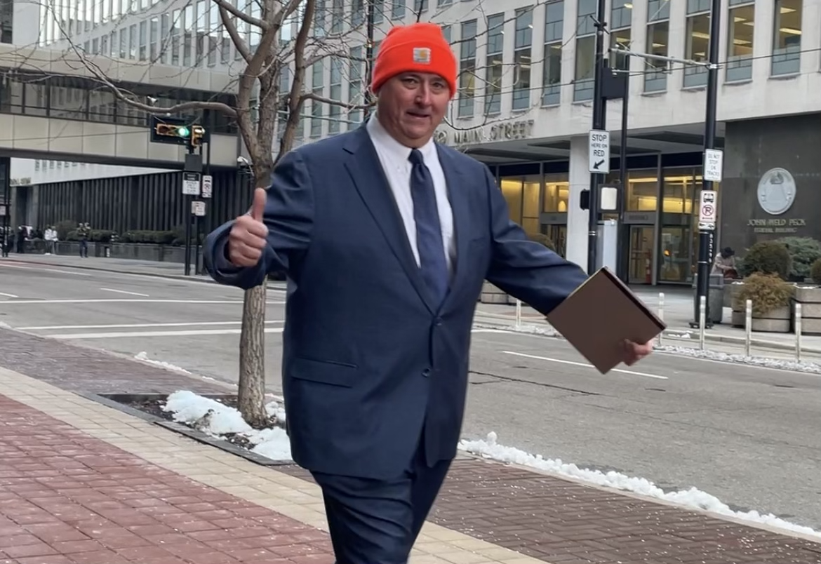Larry Householder giving a thumbs up before going into his second day of trial