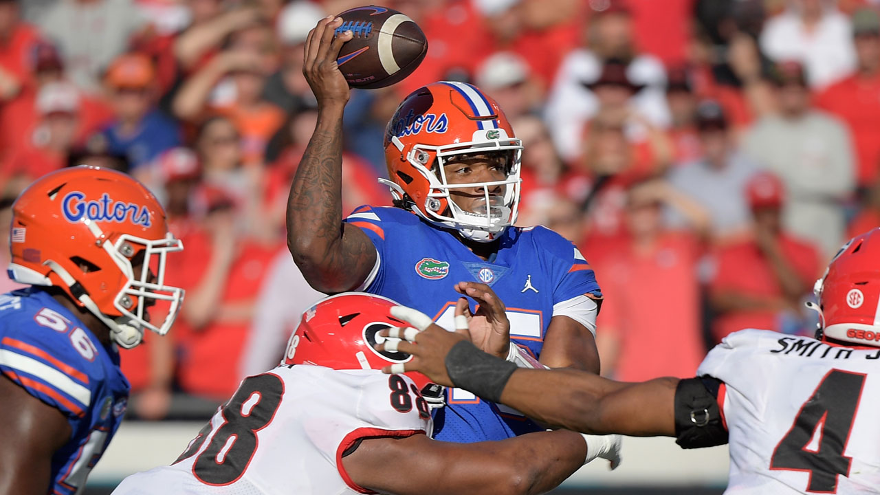 Gators vs. Bulldogs, Florida quarterback Anthony Richardson (15) is sacked by Georgia defensive lineman Jalen Carter, Oct. 30, 2021