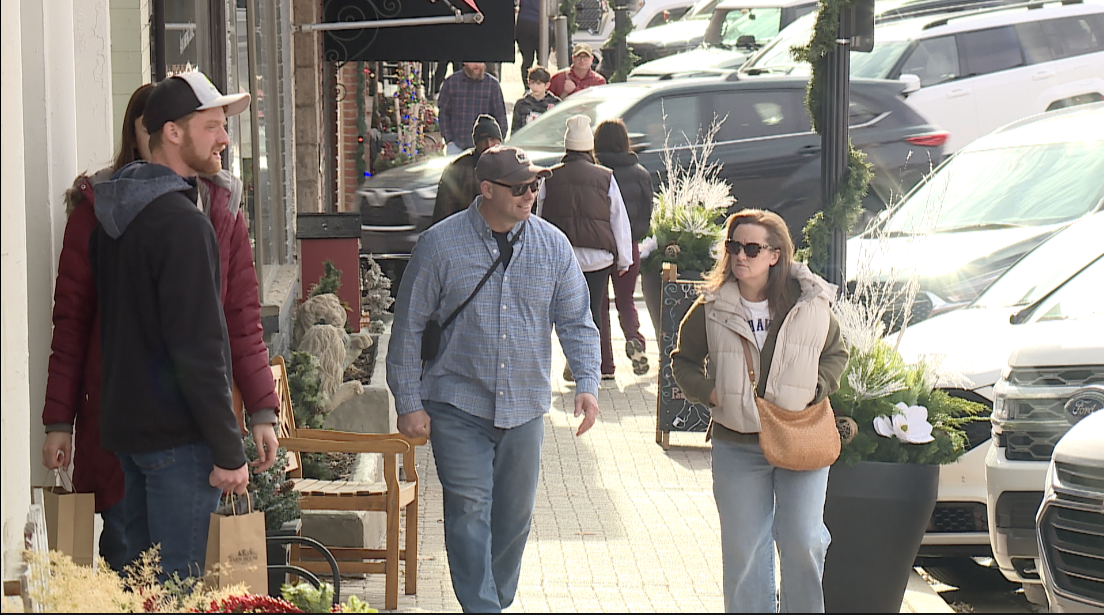 Last-minute shoppers flood Parkville for Super Saturday Christmas rush