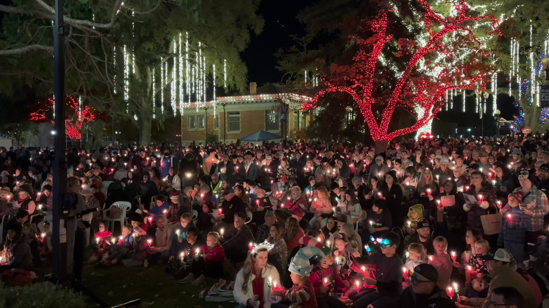 PASO TREE LIGHTING.png