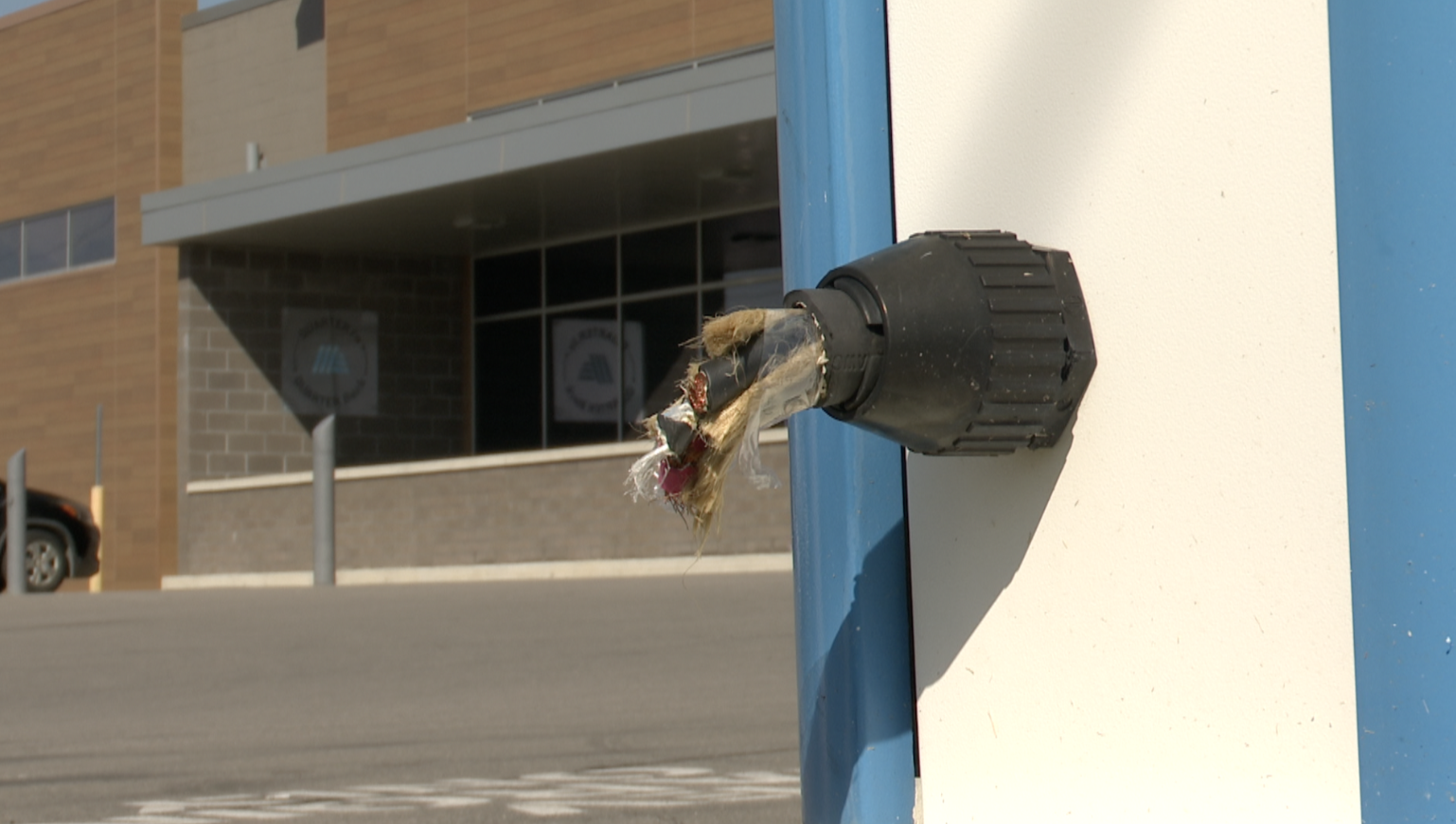 Francis Energy broken EV charging cable.png