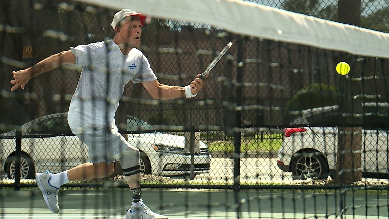 Pickleball player with one leg