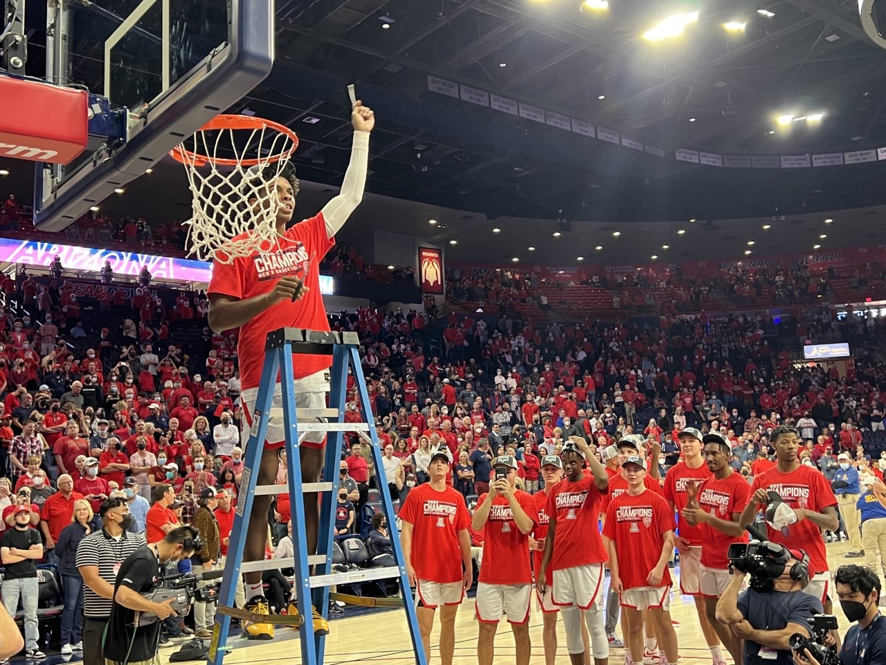 Arizona celebrates regular season title