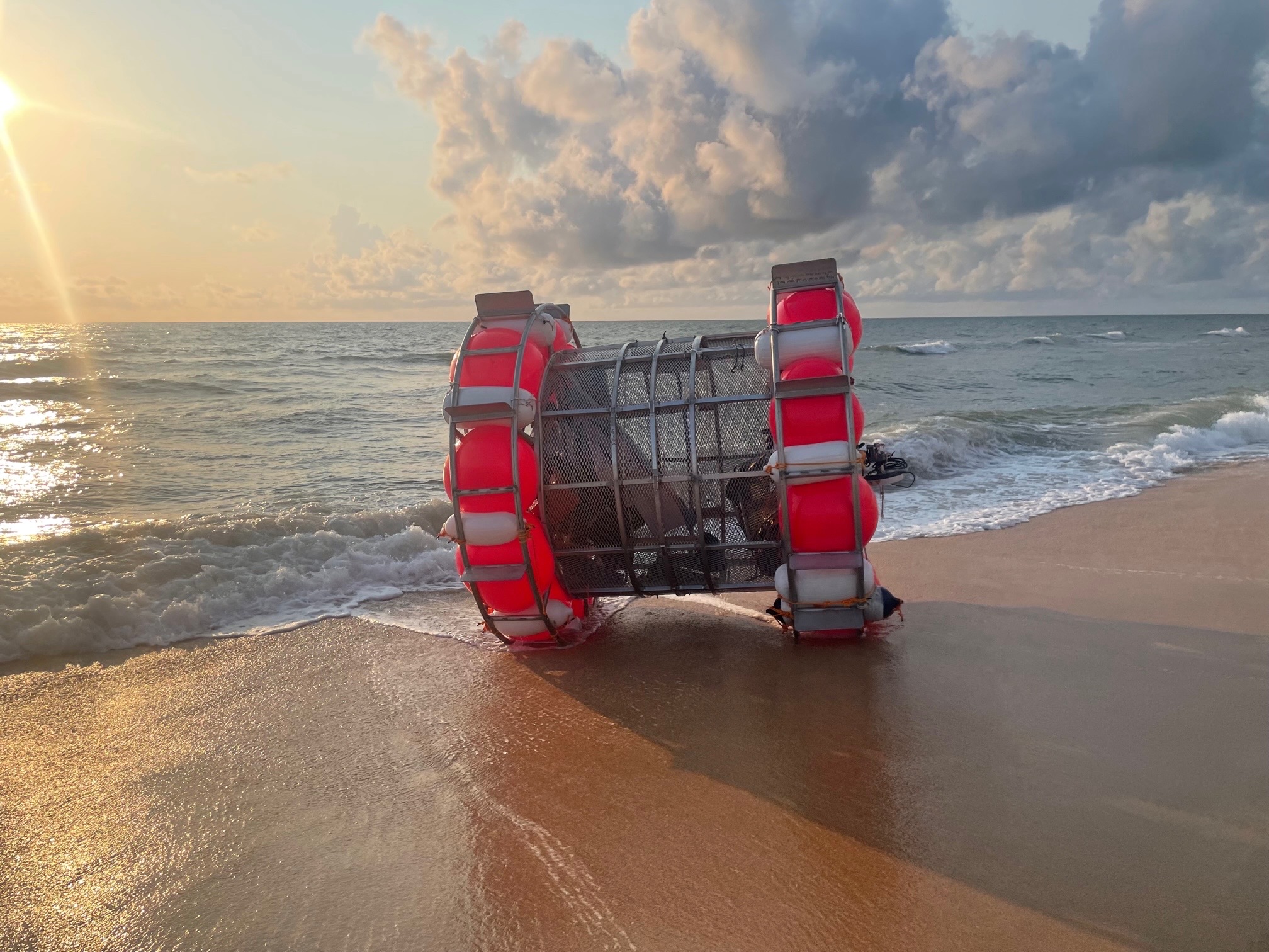 A man in a cylindrical floating contraption washed ashore in Florida in an apparent attempt to walk on water to New York. 