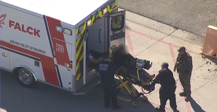 Three injured after climbing and falling from the border wall 