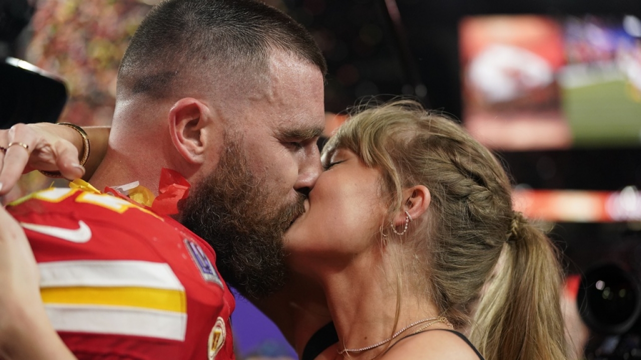 Taylor Swift kisses Kansas City Chiefs tight end Travis Kelce.