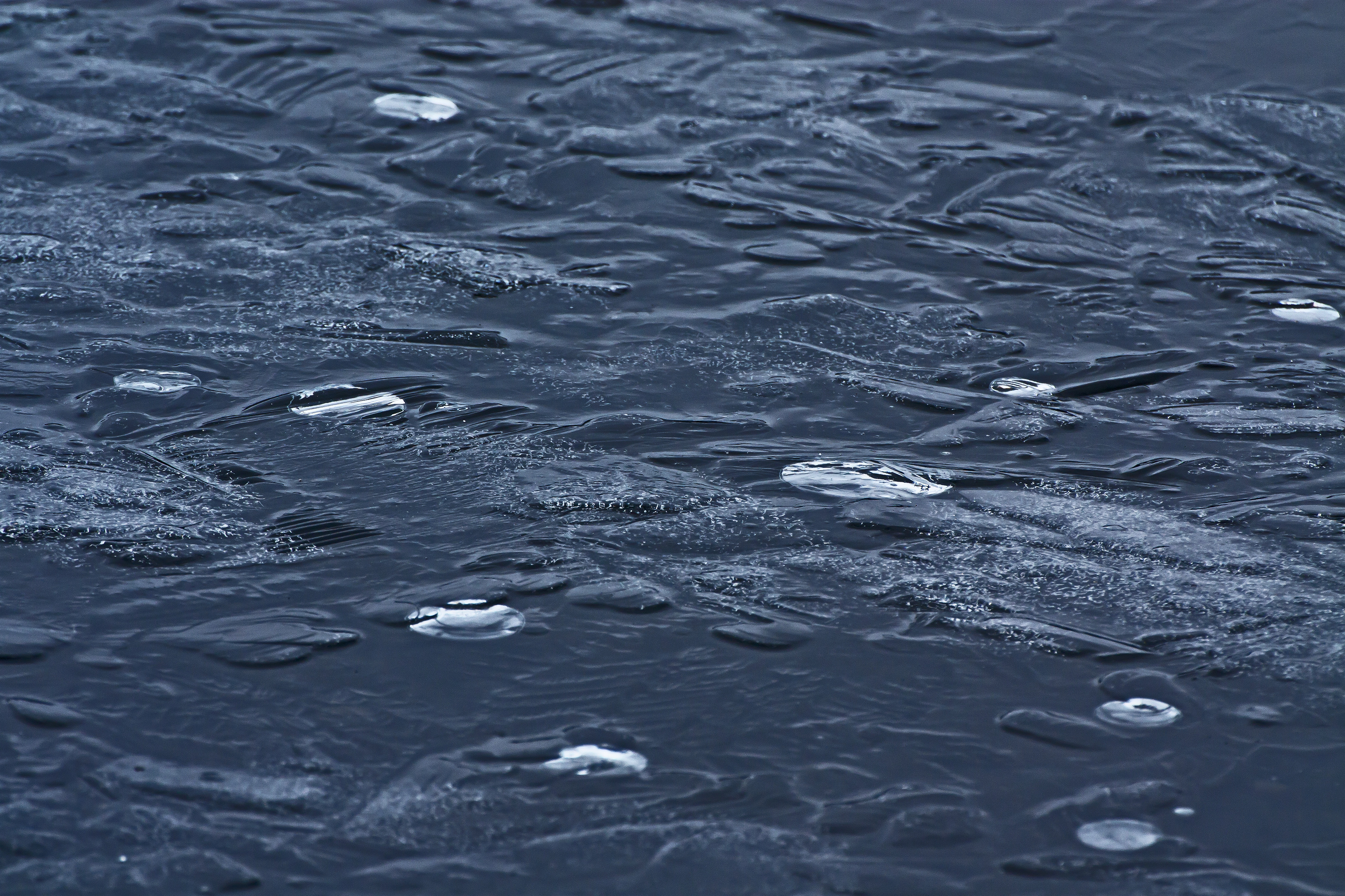 ice-water-background-SBI-300274302.jpg