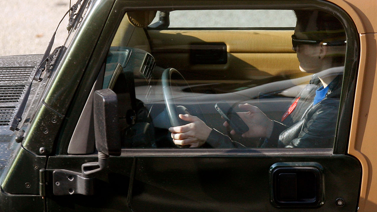 teen-texting-and-driving-AP-PHOTO.jpg