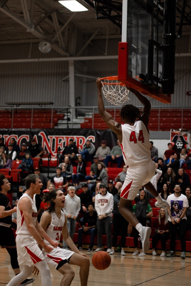 Dawson CC dunk