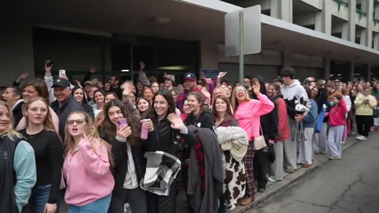 Megan Moroney fans 11.jpg