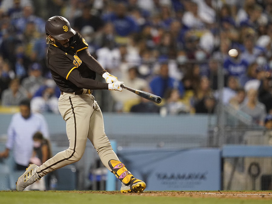 Fernando Tatis Jr. hits a homer that leaves Dodger Stadium
