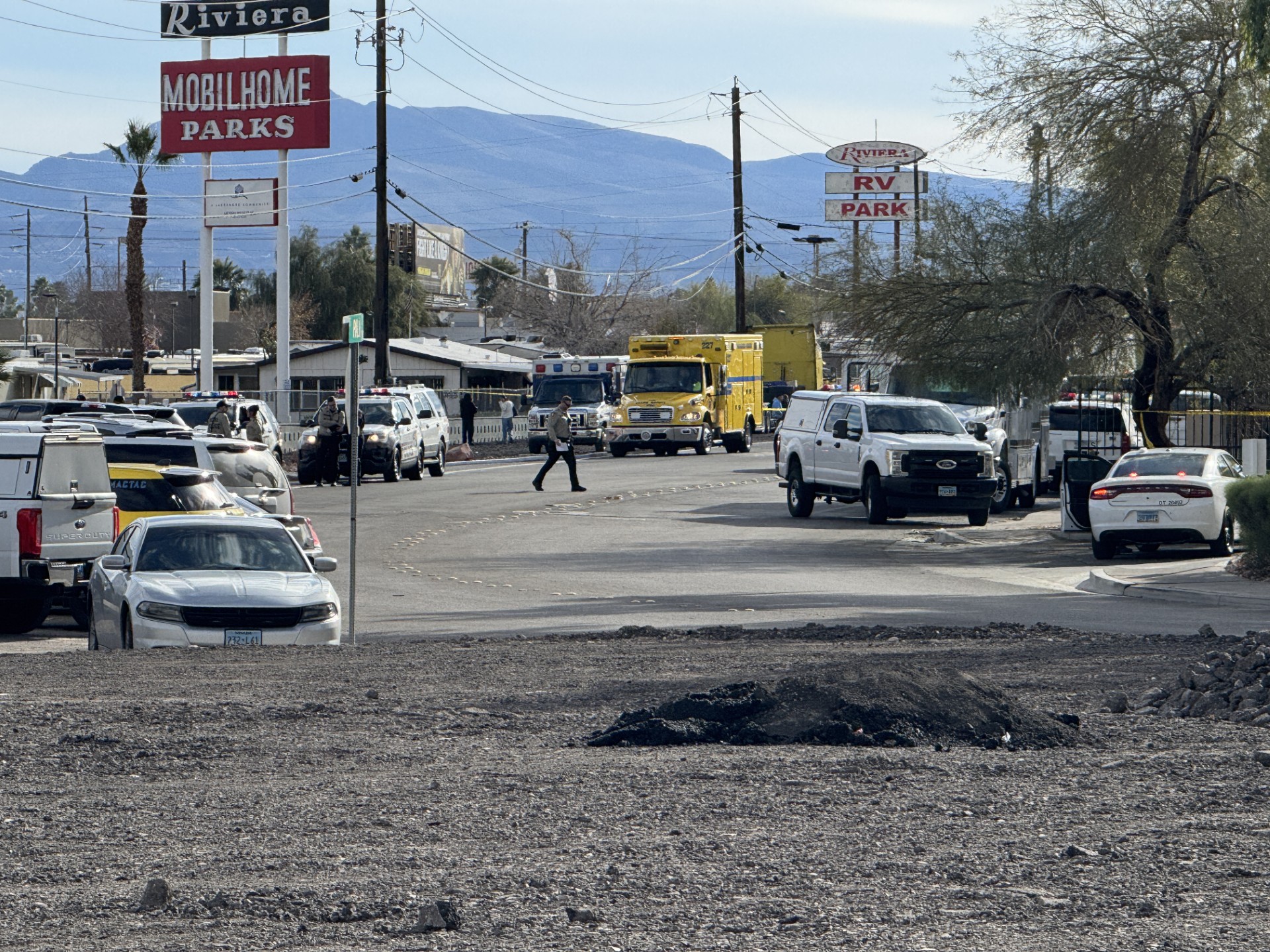 SWAT standoff ongoing with wanted fugitive near St. Louis Ave., Fremont St.