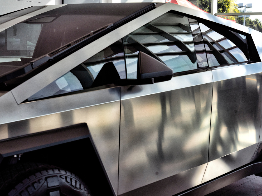 tesla_cybertruck_door_close_ap.png