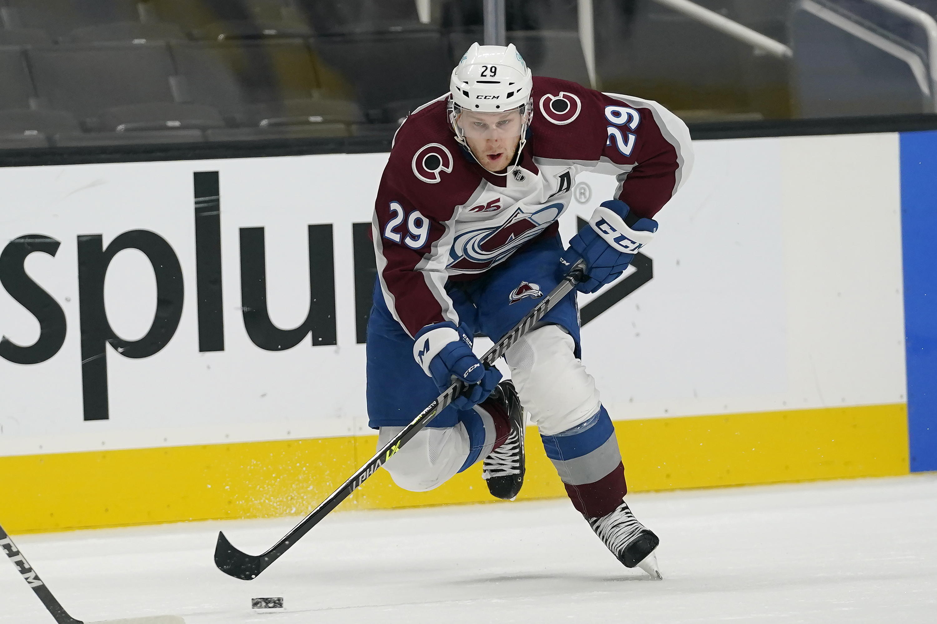 MacKinnon expected back for injury-riddled Avalanche