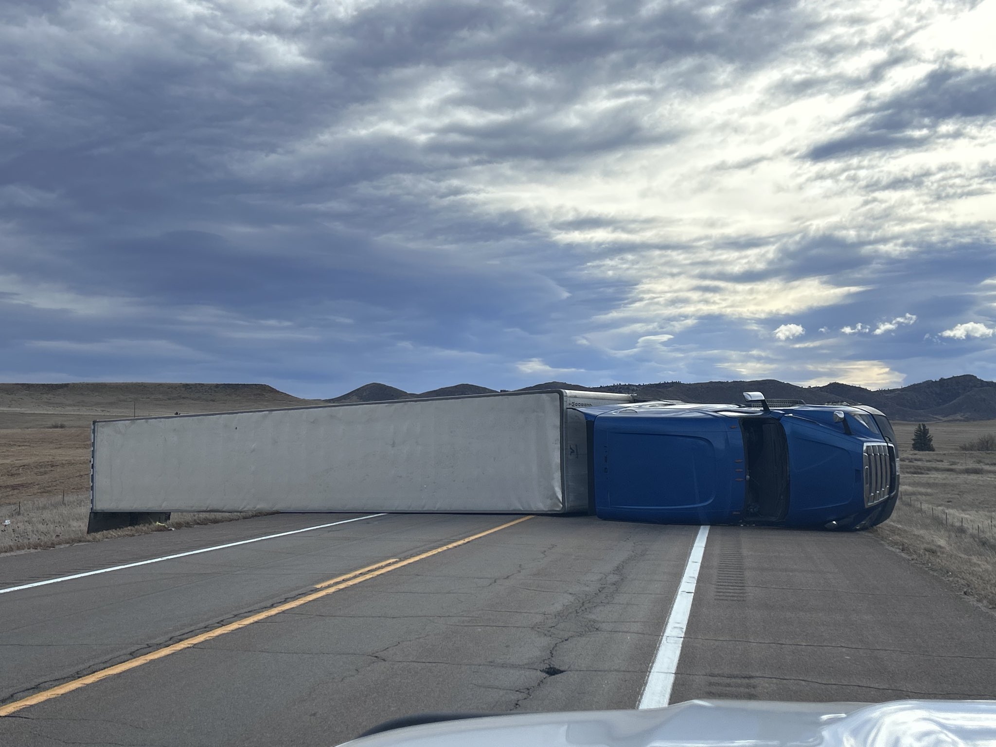 livermore fire district overturned semi us 287.jpg