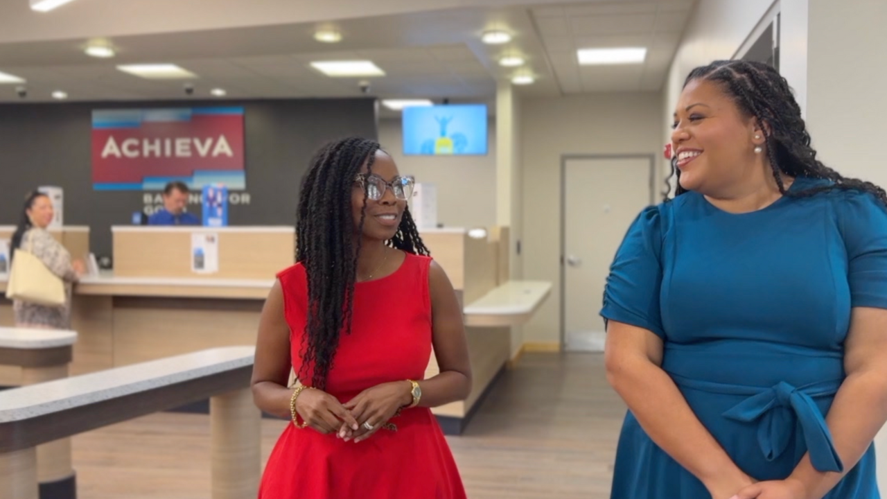 Shopping experts encourage people on tight budgets to plan for holiday shopping