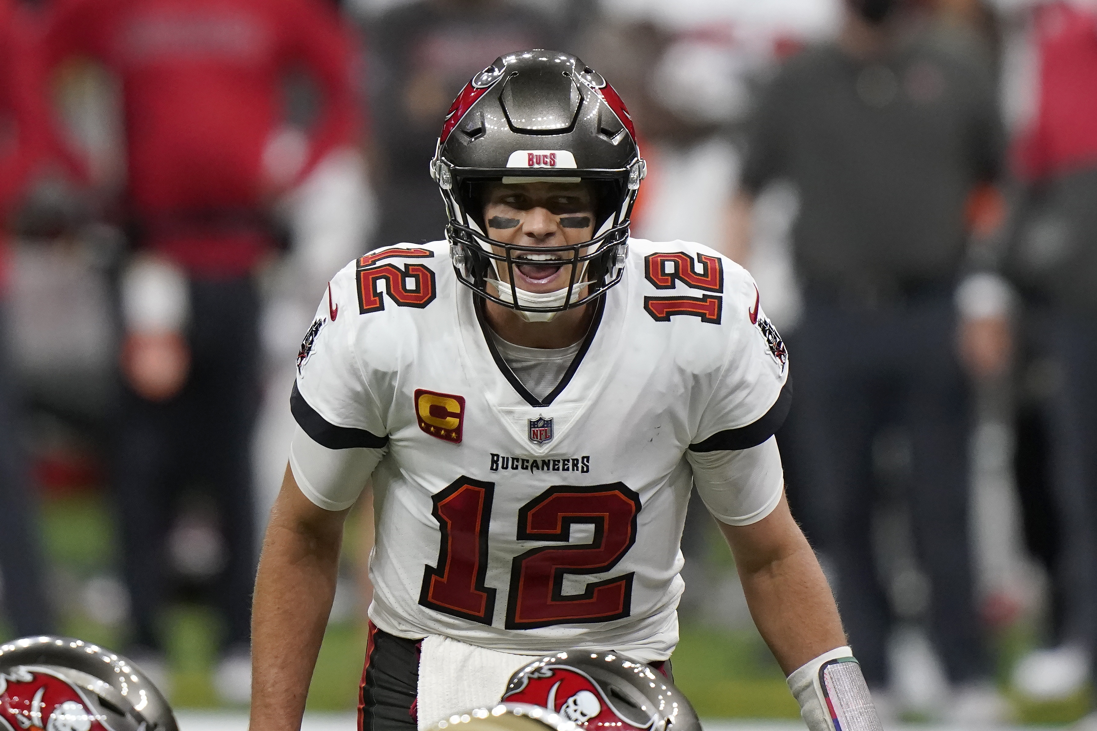 Tampa Bay Buccaneers QB Tom Brady makes call on line vs. New Orleans Saints in divisional playoff, Jan. 17, 2021