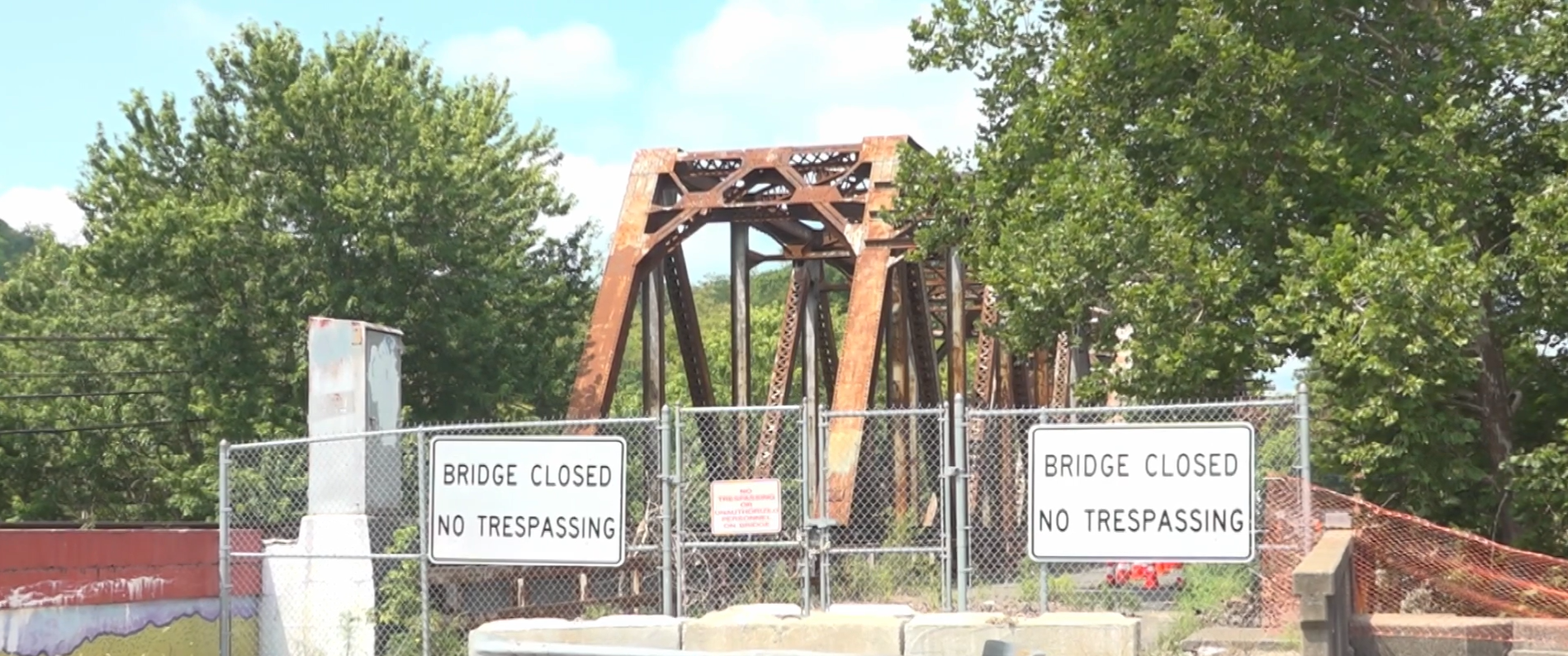 Broadway bridge collapse.png