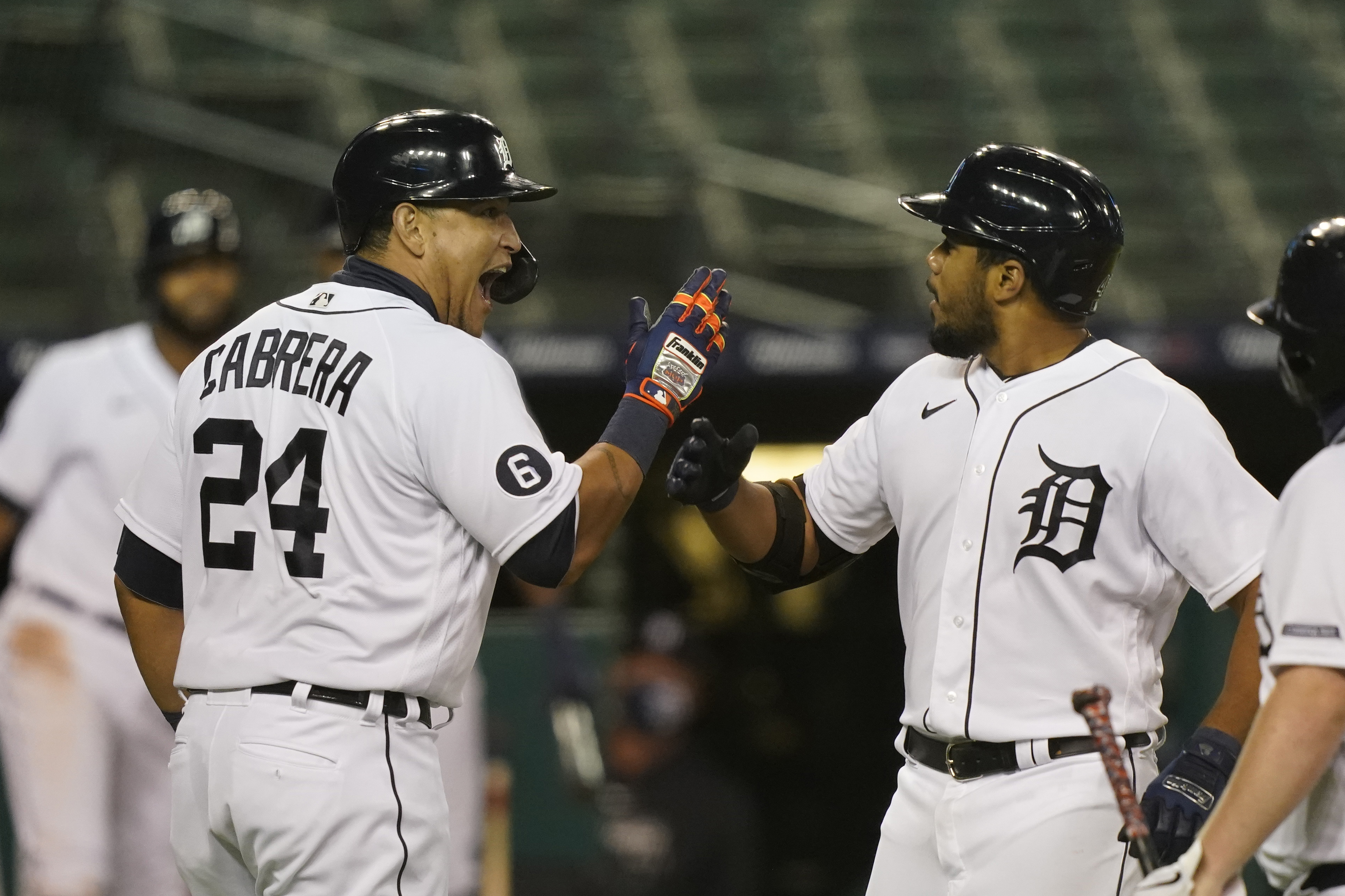 Candelario, Turnbull lead Tigers past Brewers