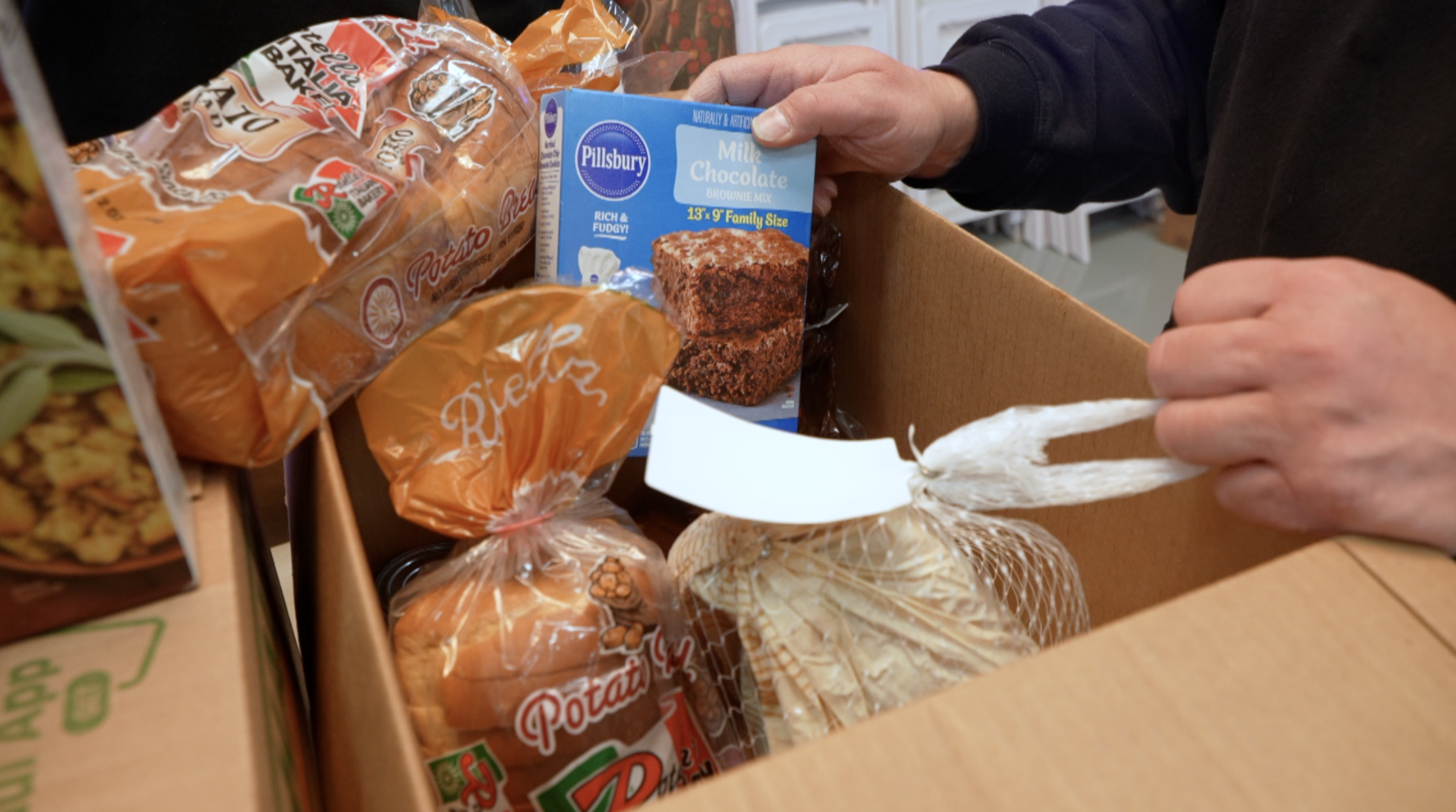 Thanksgiving food giveaway brings support and warm meals to Omaha families
