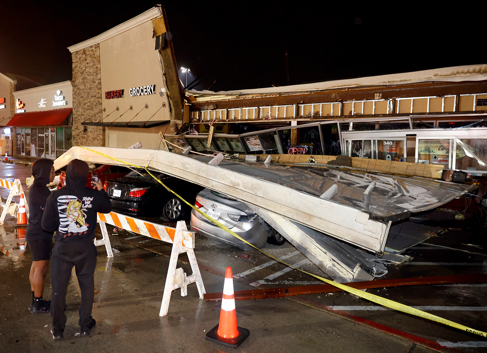 At least 10 people are dead as severe storms sweep across the country - Vimarsana News