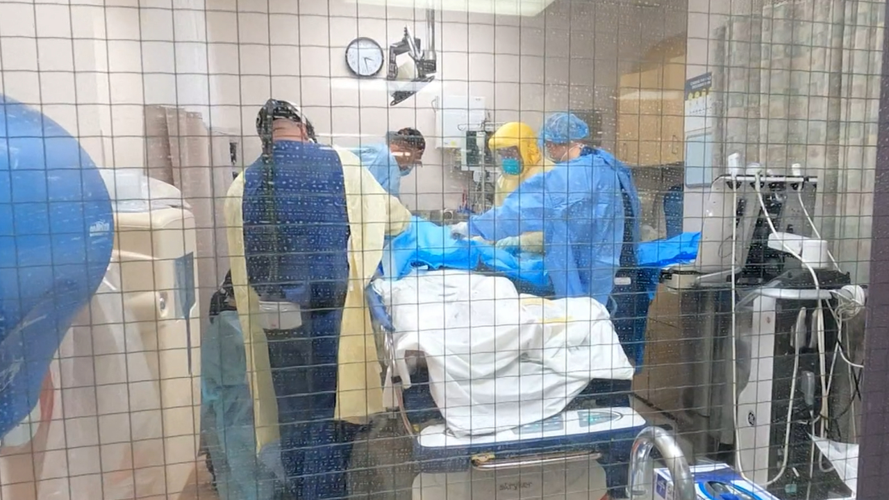 A COVID-19 patient in the hospital, 2021.jpg