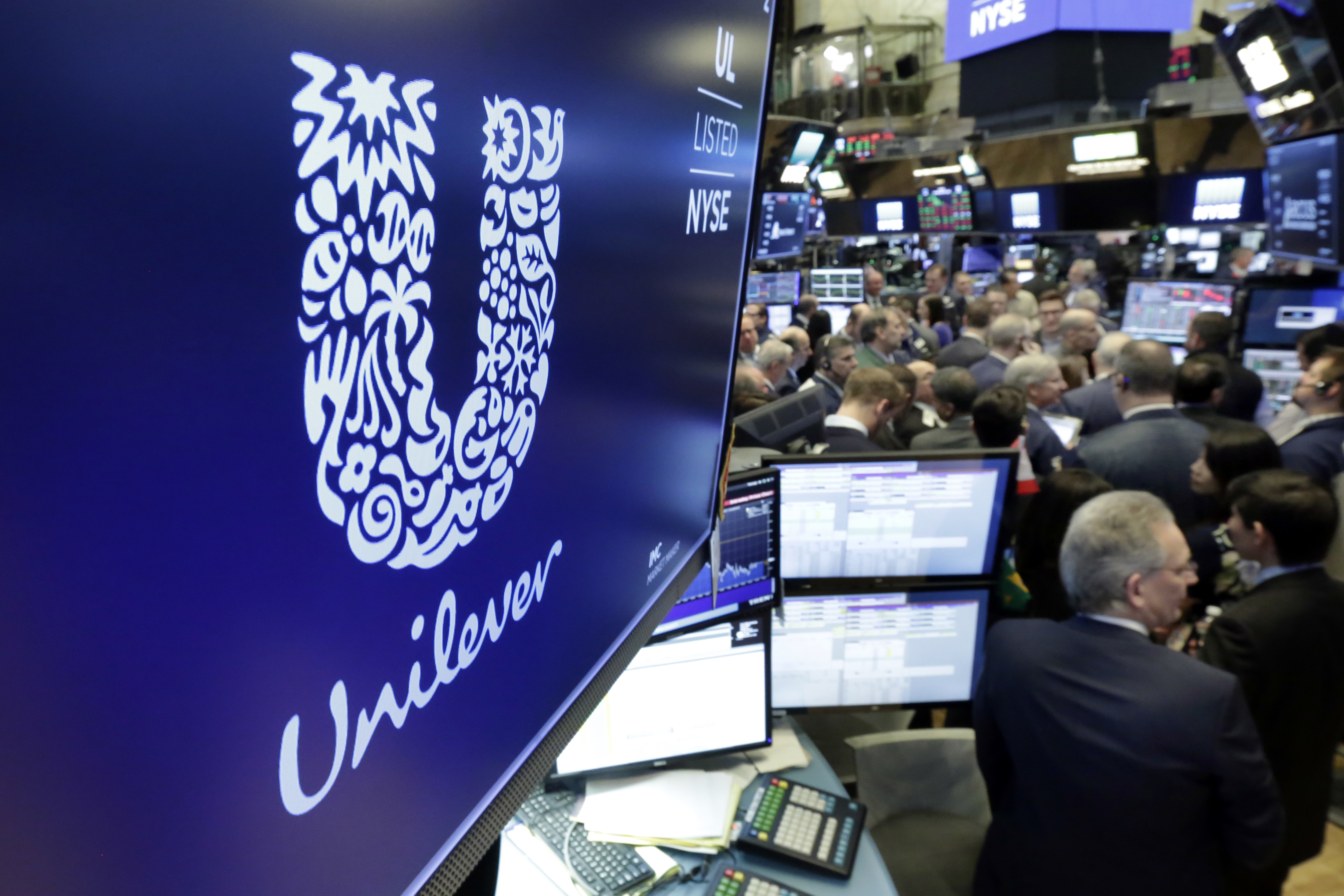 Facebook, Twitter shares drop as European giant pulls ads