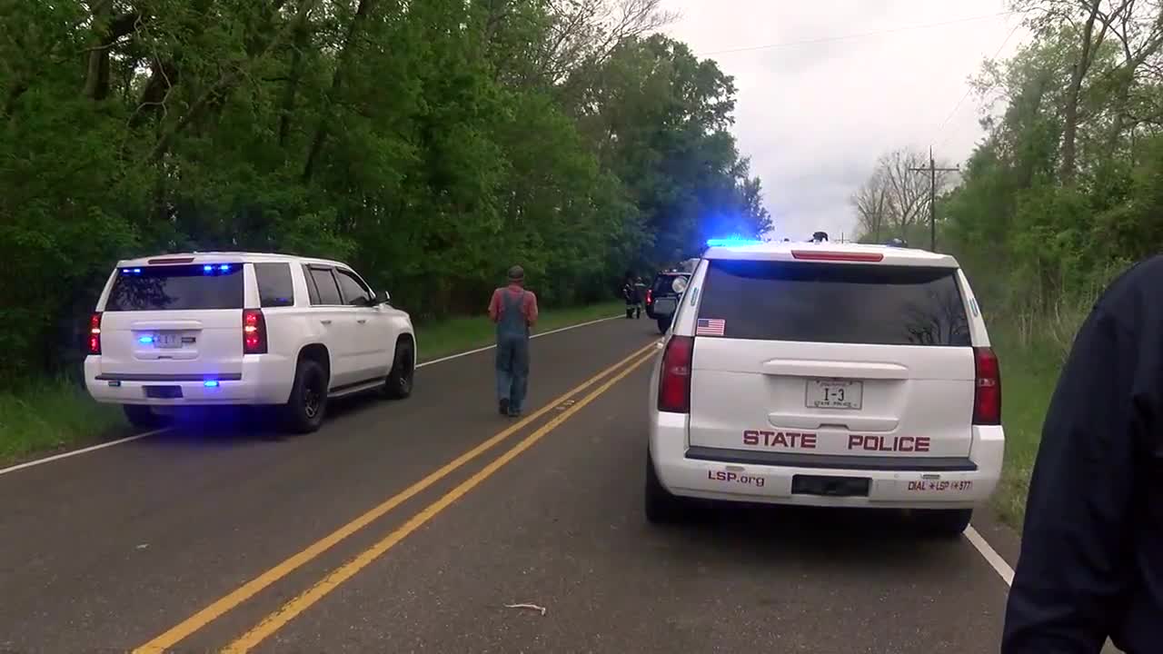 Body recovered from submerged car La 103