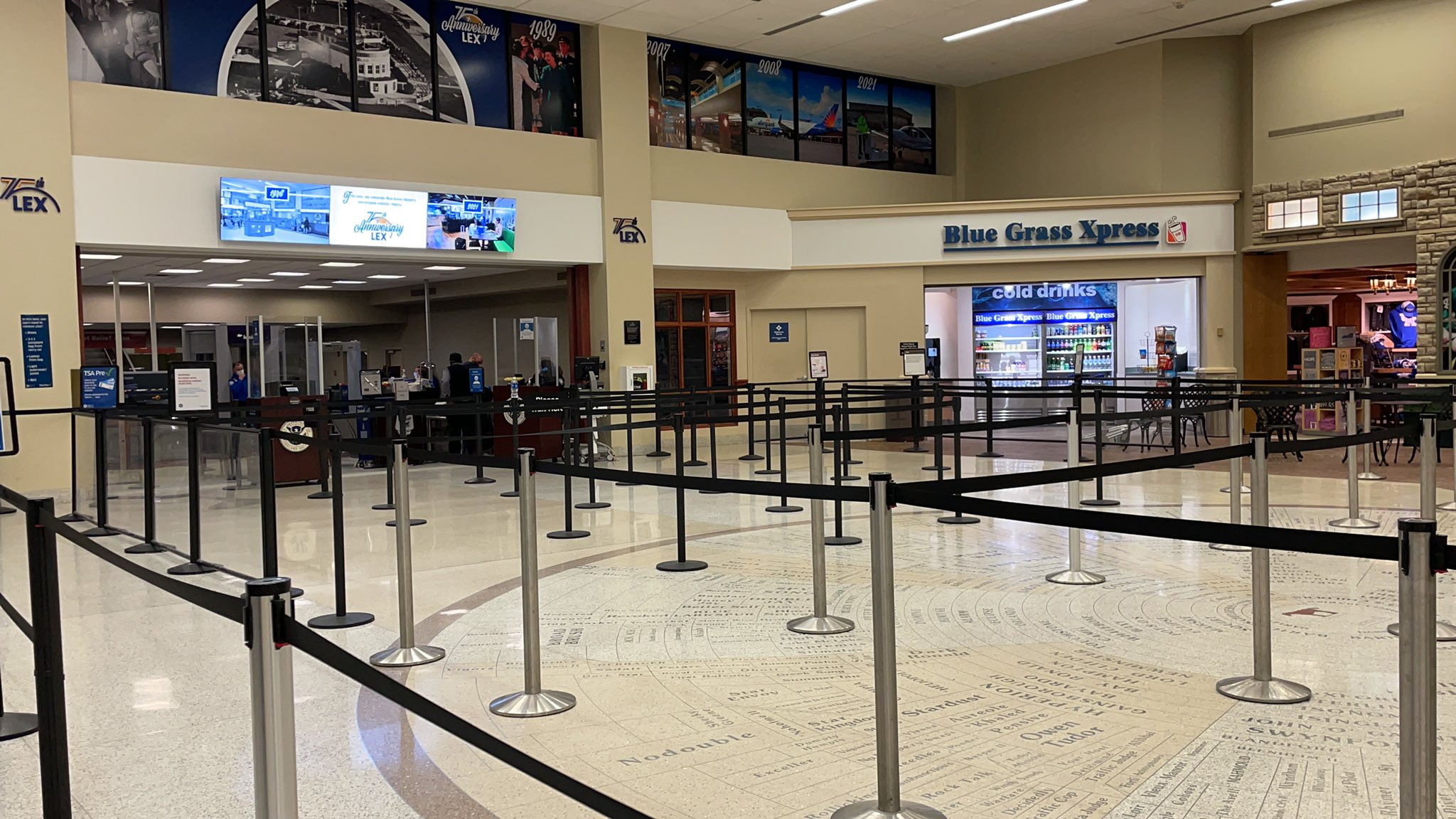 airport holiday travel lexington blue grass airport.jfif