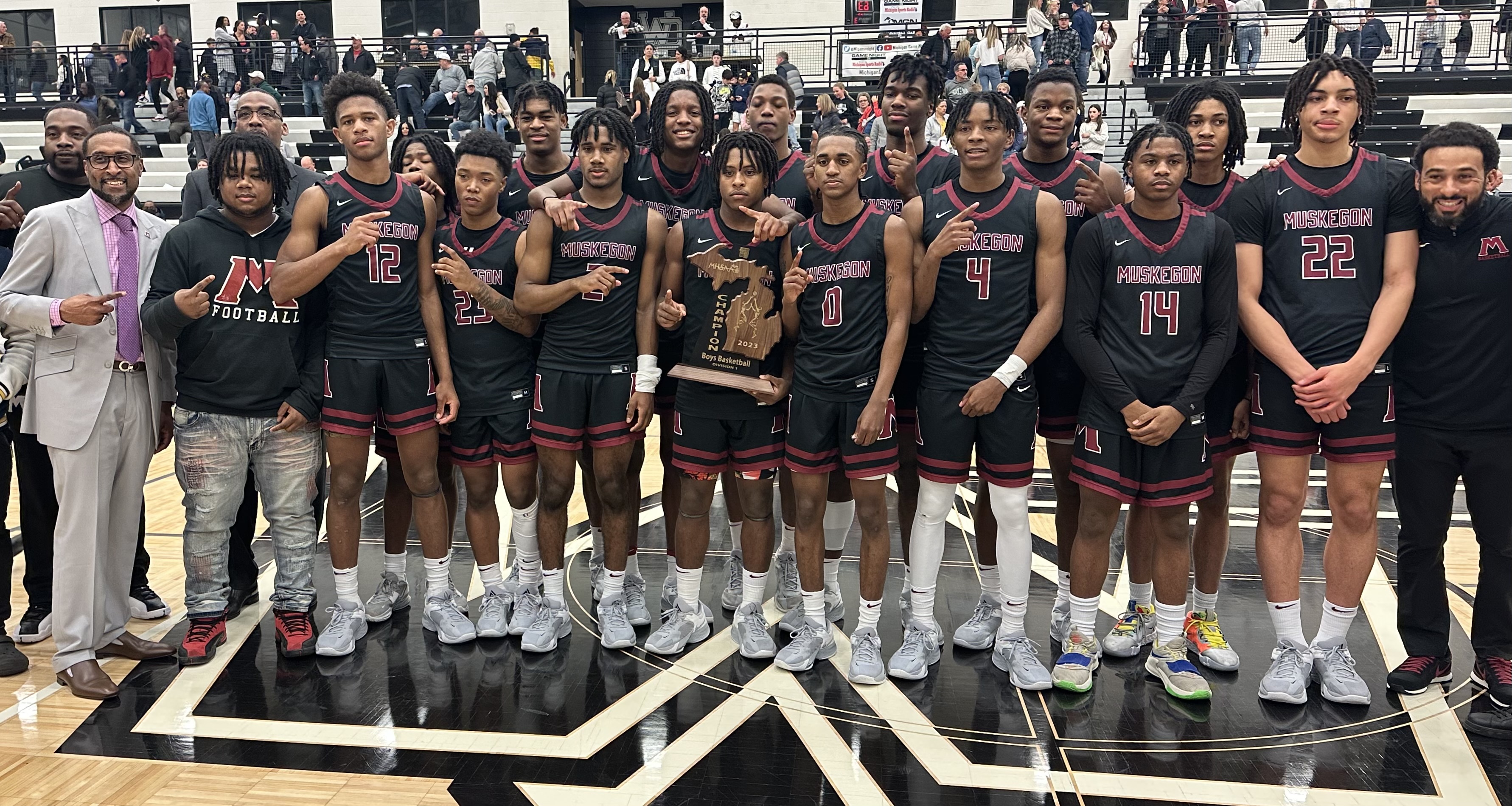 Muskegon boys basketball wins regional championship