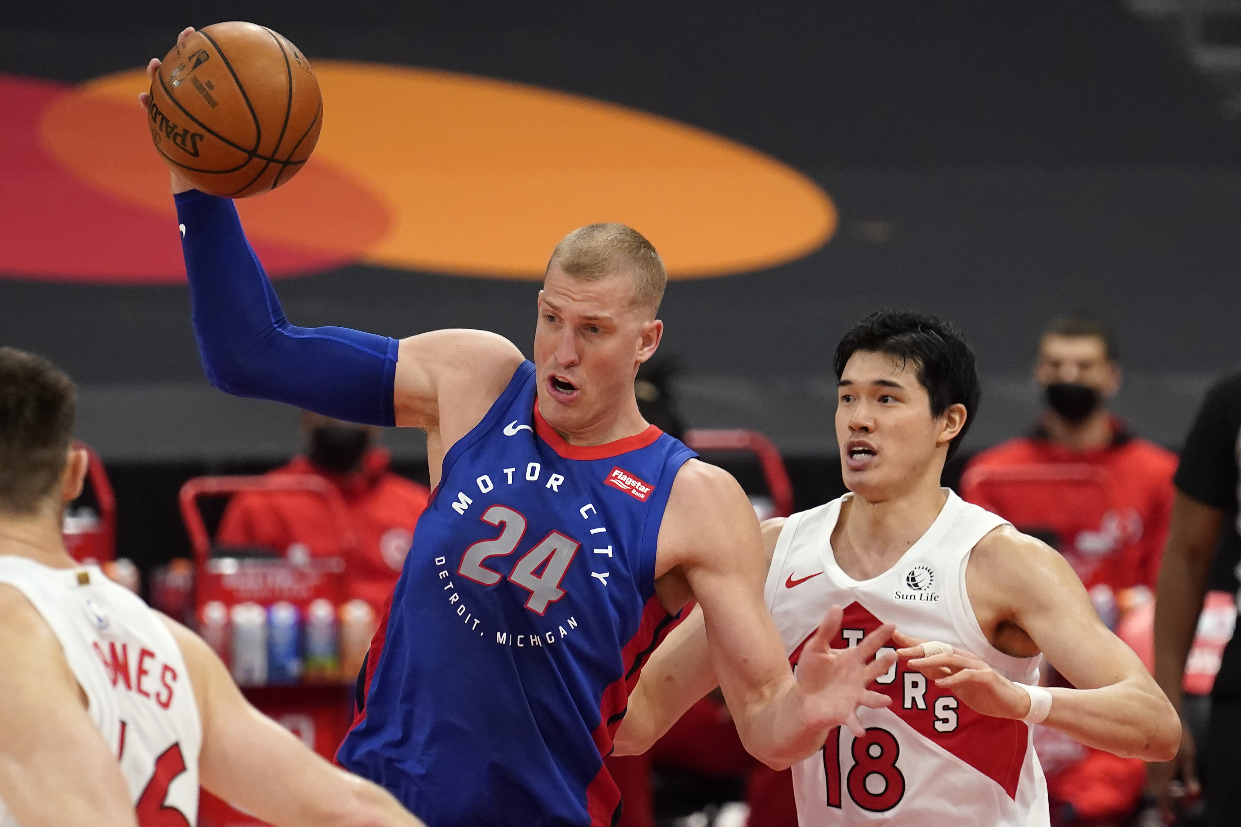 Mason Plumlee Pistons Raptors Basketball